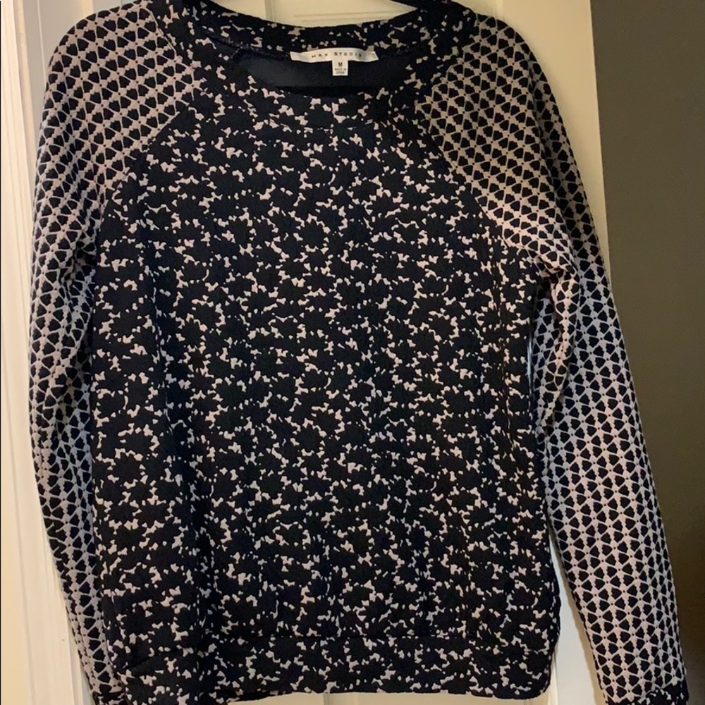 Sweater / sweatshirt